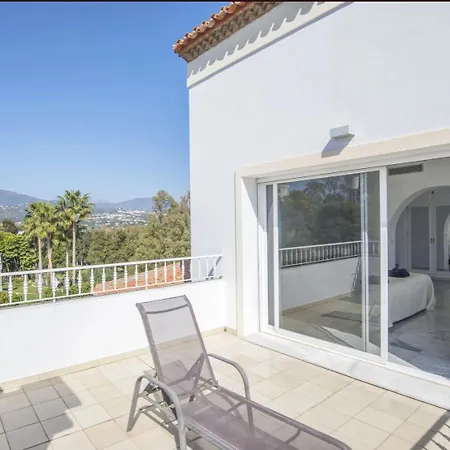 فيلة Elegant Retreat With Lush Gardens *