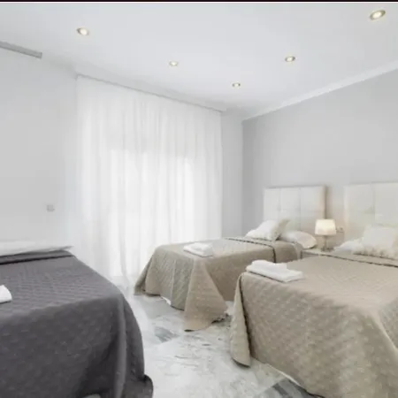 فيلة Elegant Retreat With Lush Gardens ماربيا