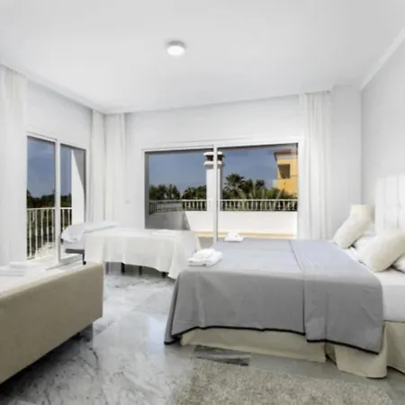 فيلة Elegant Retreat With Lush Gardens ماربيا