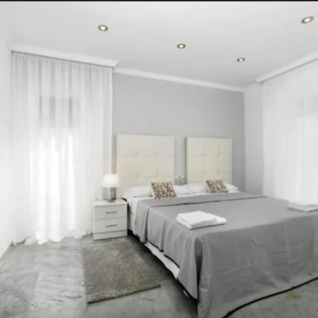 Elegant Retreat With Lush Gardens *