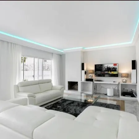 Elegant Retreat With Lush Gardens