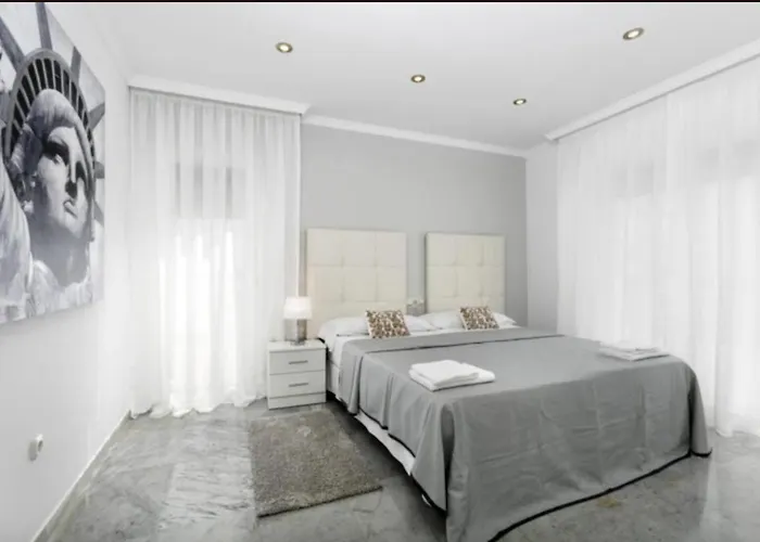 Elegant Retreat With Lush Gardens *