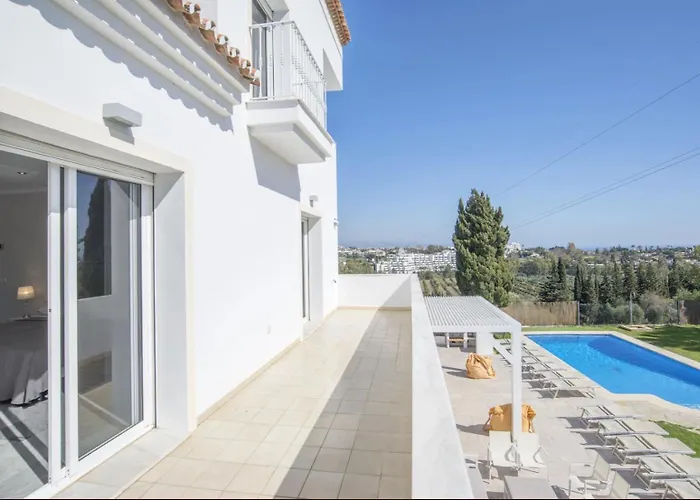 Elegant Retreat With Lush Gardens