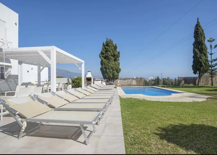 Elegant Retreat With Lush Gardens Marbella