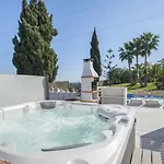Elegant Retreat With Lush Gardens * 마르베야