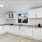 빌라 Elegant Retreat With Lush Gardens *