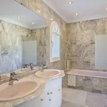 Elegant Retreat With Lush Gardens 빌라 *