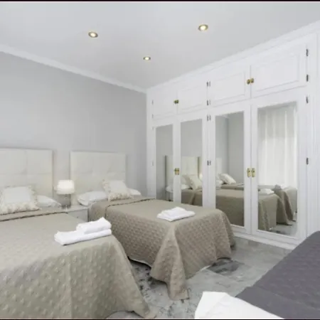 Elegant Retreat With Lush Gardens *