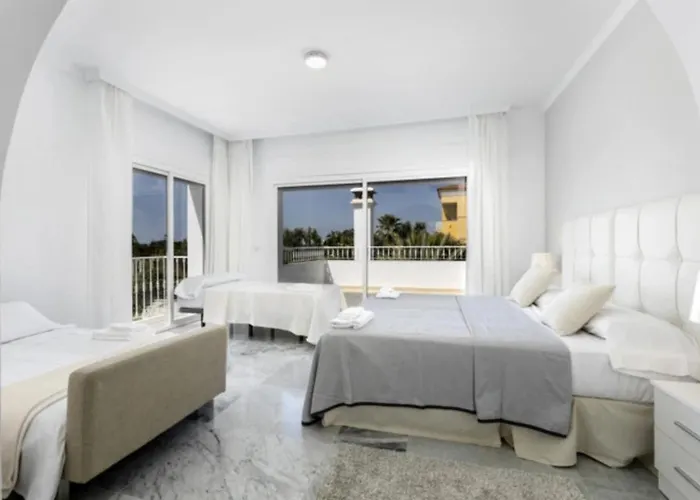 Villa Elegant Retreat With Lush Gardens Marbella