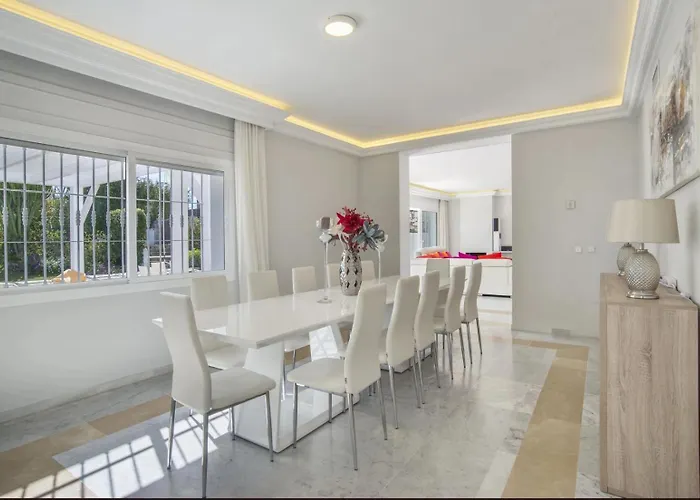 Elegant Retreat With Lush Gardens Marbella