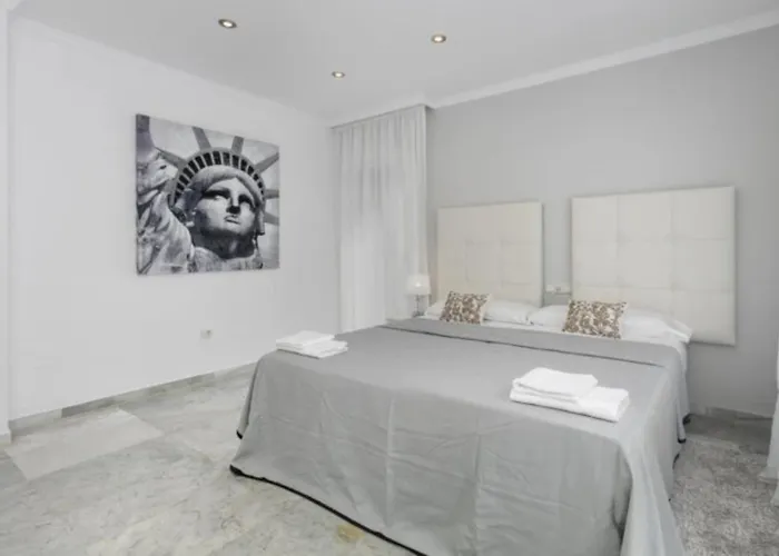 Elegant Retreat With Lush Gardens Villa *