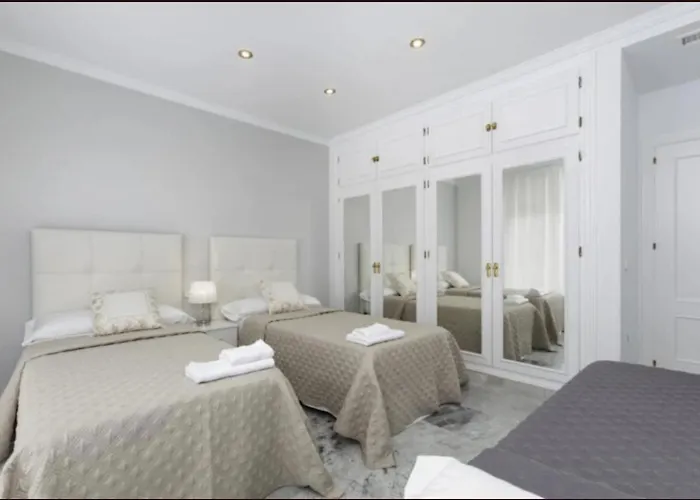 Elegant Retreat With Lush Gardens *