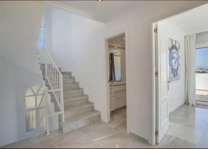 Elegant Retreat With Lush Gardens * Marbella