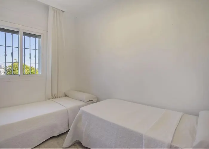 Elegant Retreat With Lush Gardens Villa *