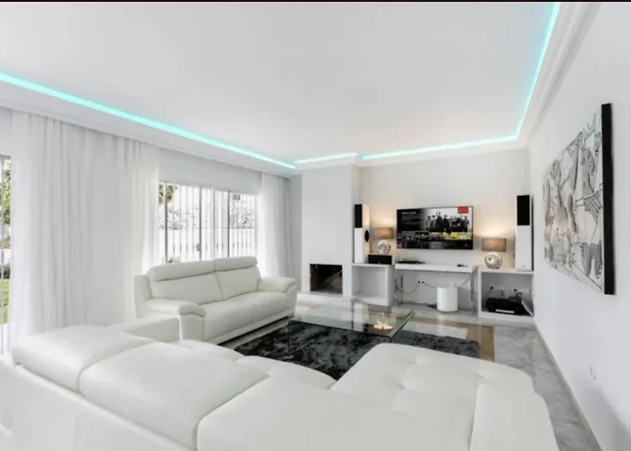 Elegant Retreat With Lush Gardens