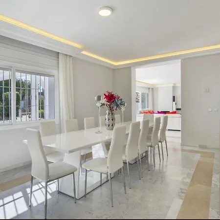 Elegant Retreat With Lush Gardens Marbella
