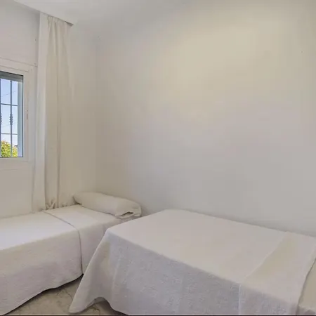 Elegant Retreat With Lush Gardens Villa *