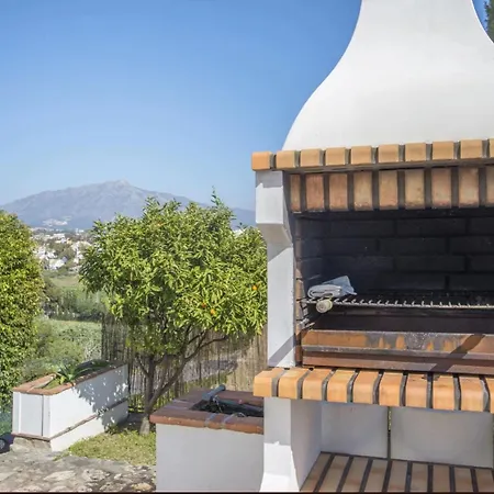 Elegant Retreat With Lush Gardens *