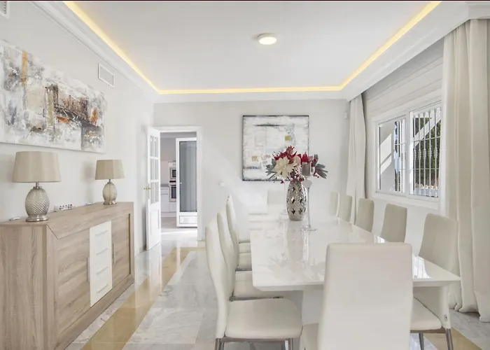 Willa Elegant Retreat With Lush Gardens *