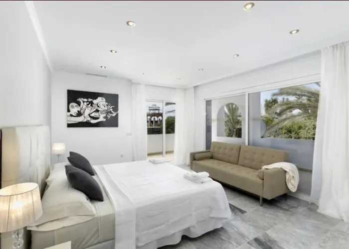 Elegant Retreat With Lush Gardens