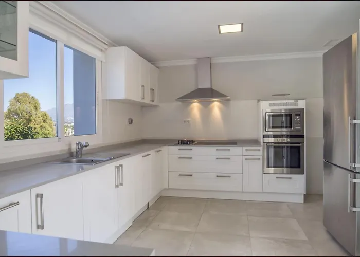 Elegant Retreat With Lush Gardens